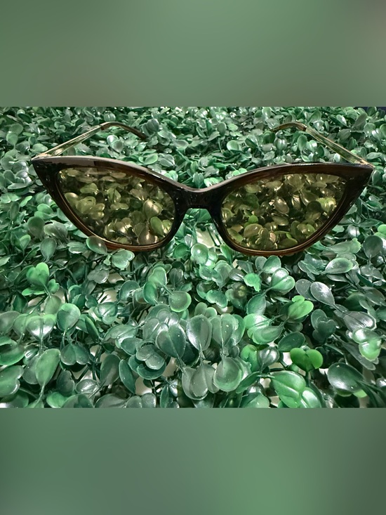 None Accessories - Womens Cat-Eye Sunglasses in Olive Green